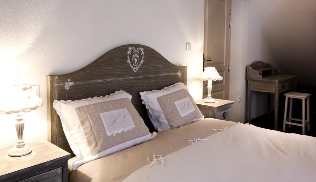 Chambre Le Hupsa Pfannala 상띠뽈리뜨 객실 사진