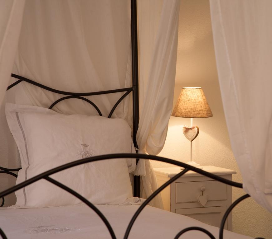 Chambre Le Hupsa Pfannala 상띠뽈리뜨 객실 사진