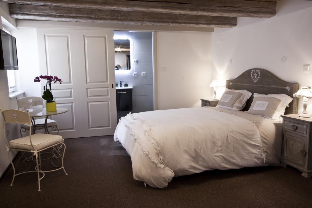 Chambre Le Hupsa Pfannala 상띠뽈리뜨 객실 사진