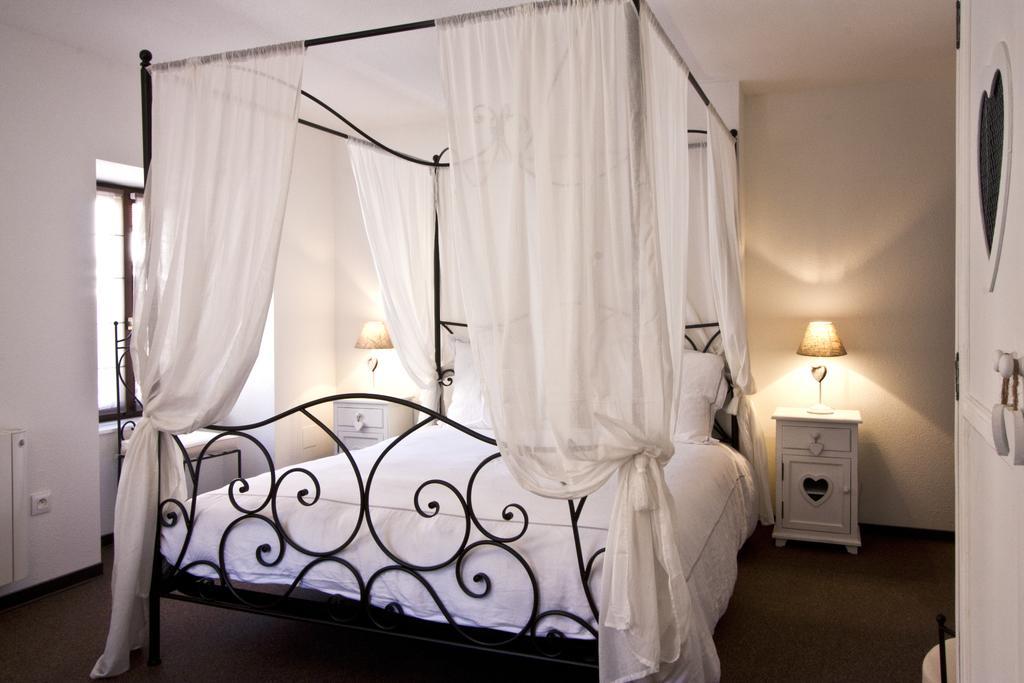 Chambre Le Hupsa Pfannala 상띠뽈리뜨 객실 사진